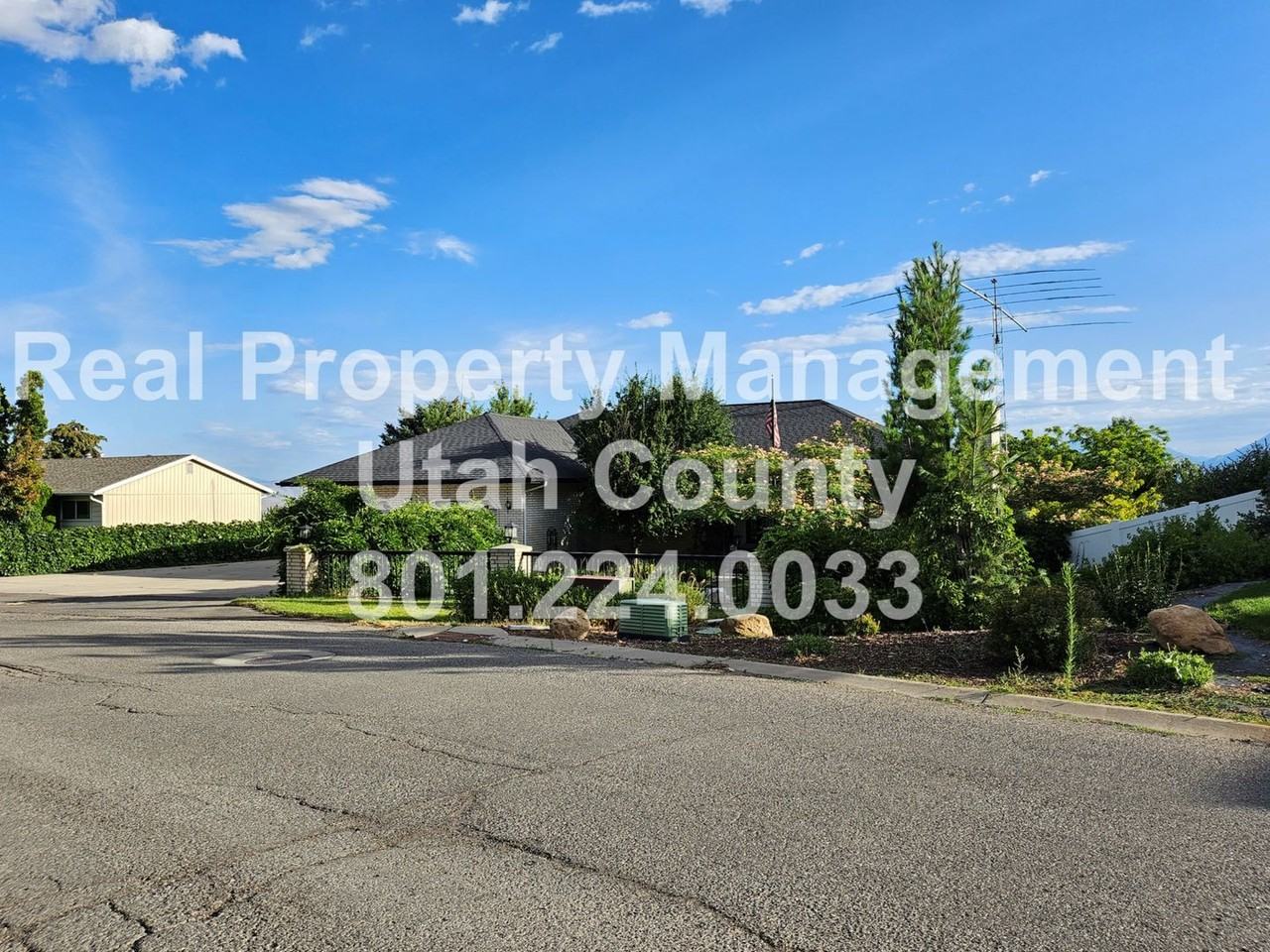 675 E Park Dr - Photo 2 of 38