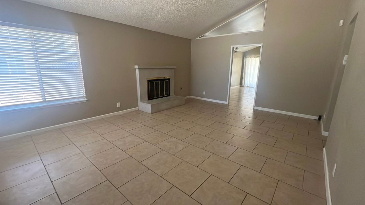44824 Denmore Ave - Photo 3 of 18