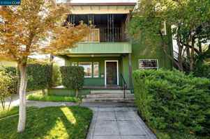 featured image of 563 Mcleod St