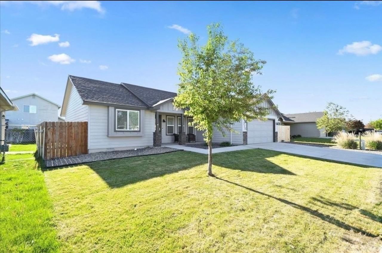 210 Mitchell Dr - Photo 3 of 20