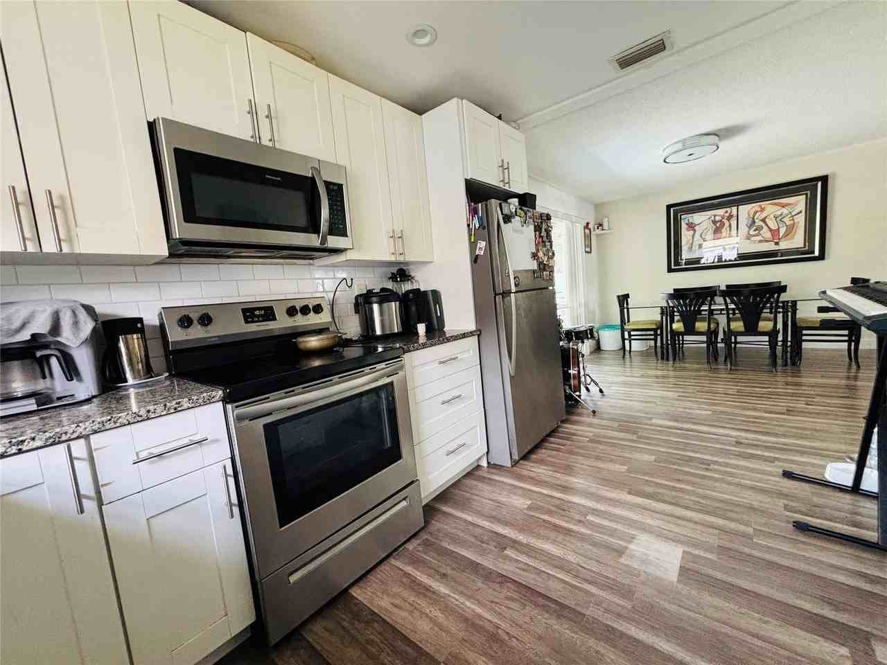 426 Sw 79th Ter - Photo 3 of 20