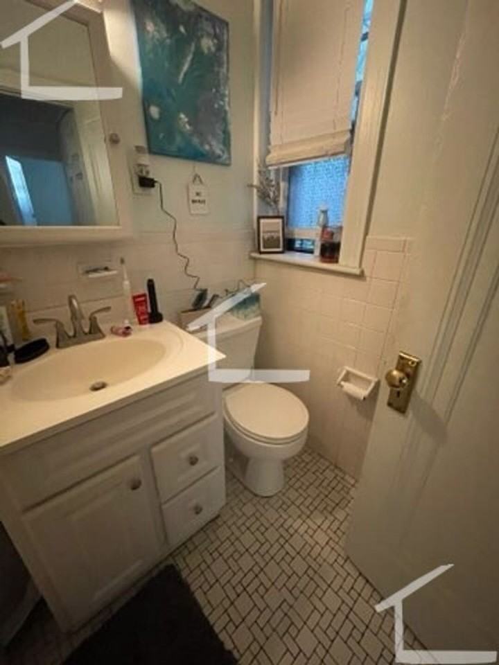 118 Strathmore Rd - Photo 5 of 15