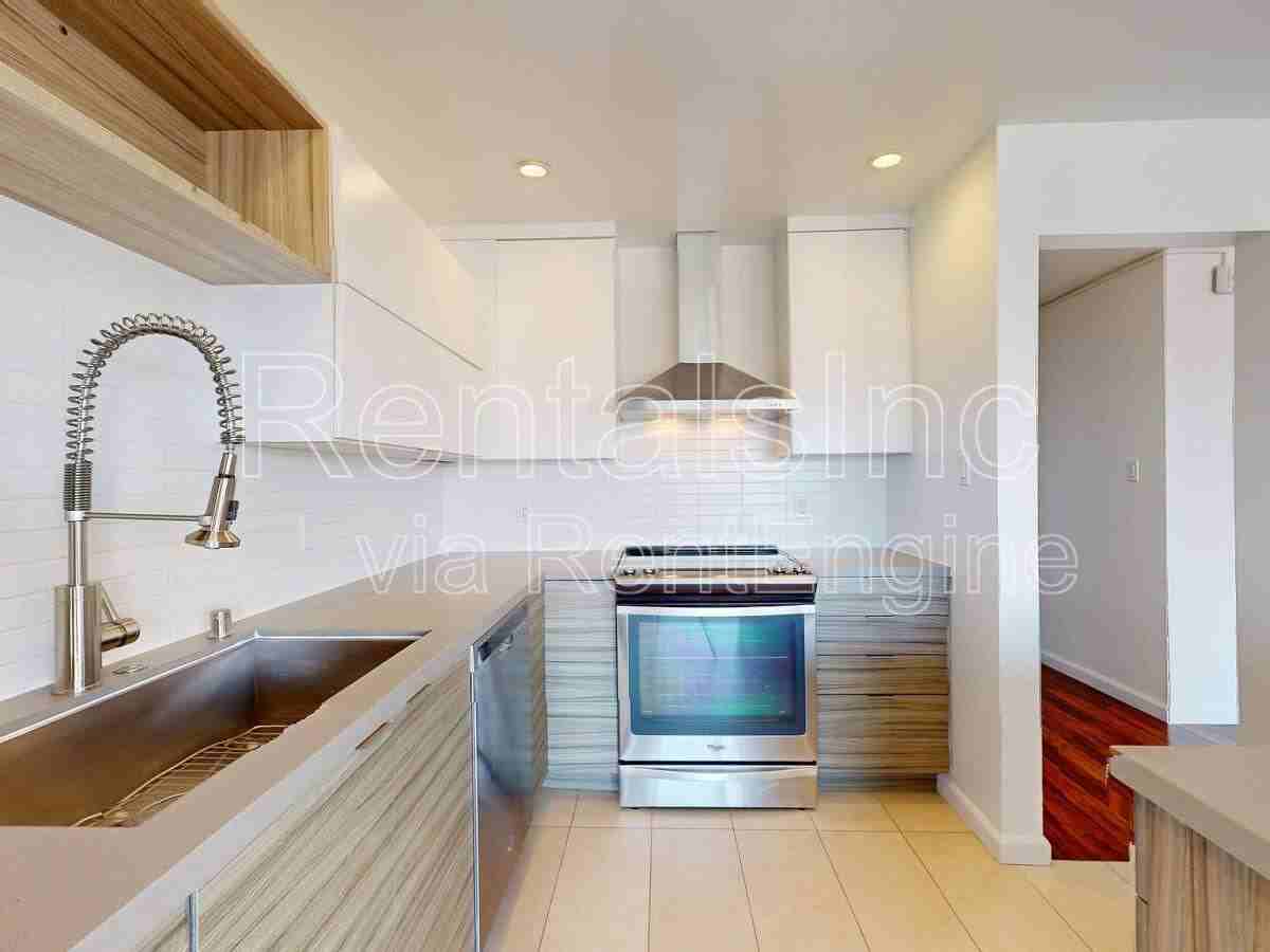 2642 Greenwich St #102 - Photo 3 of 10