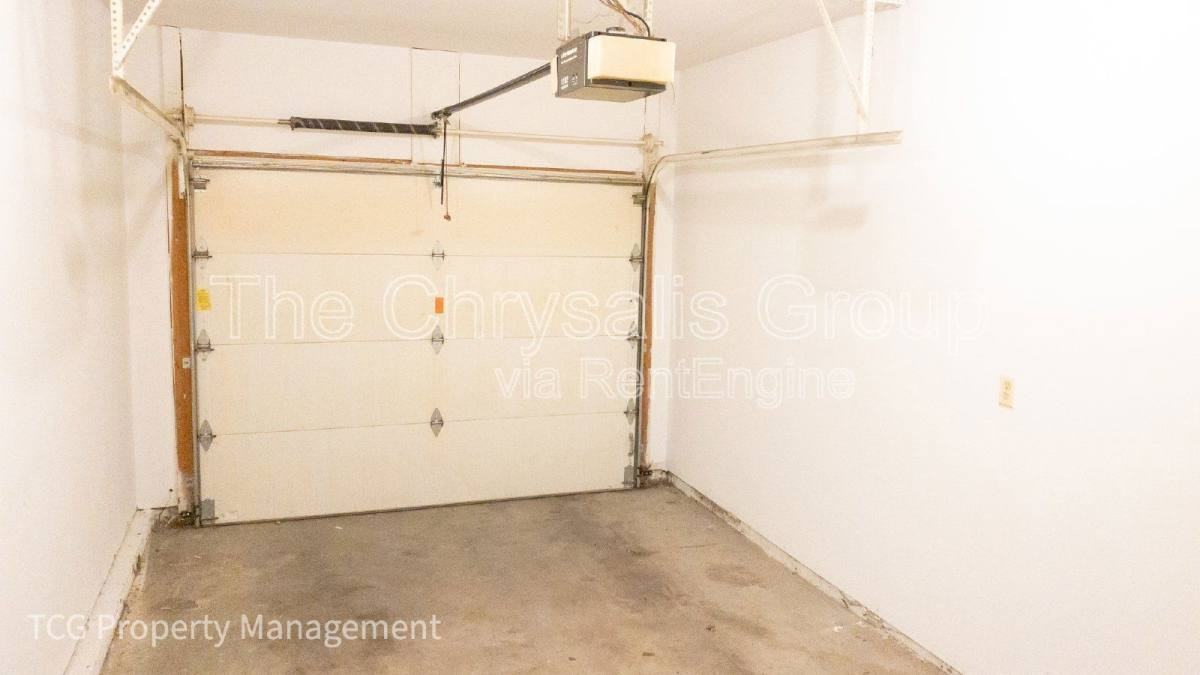 1429 Adams St - Photo 3 of 8