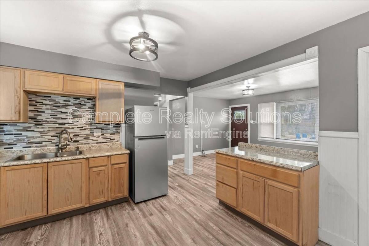 10132 Baron Dr - Photo 2 of 10