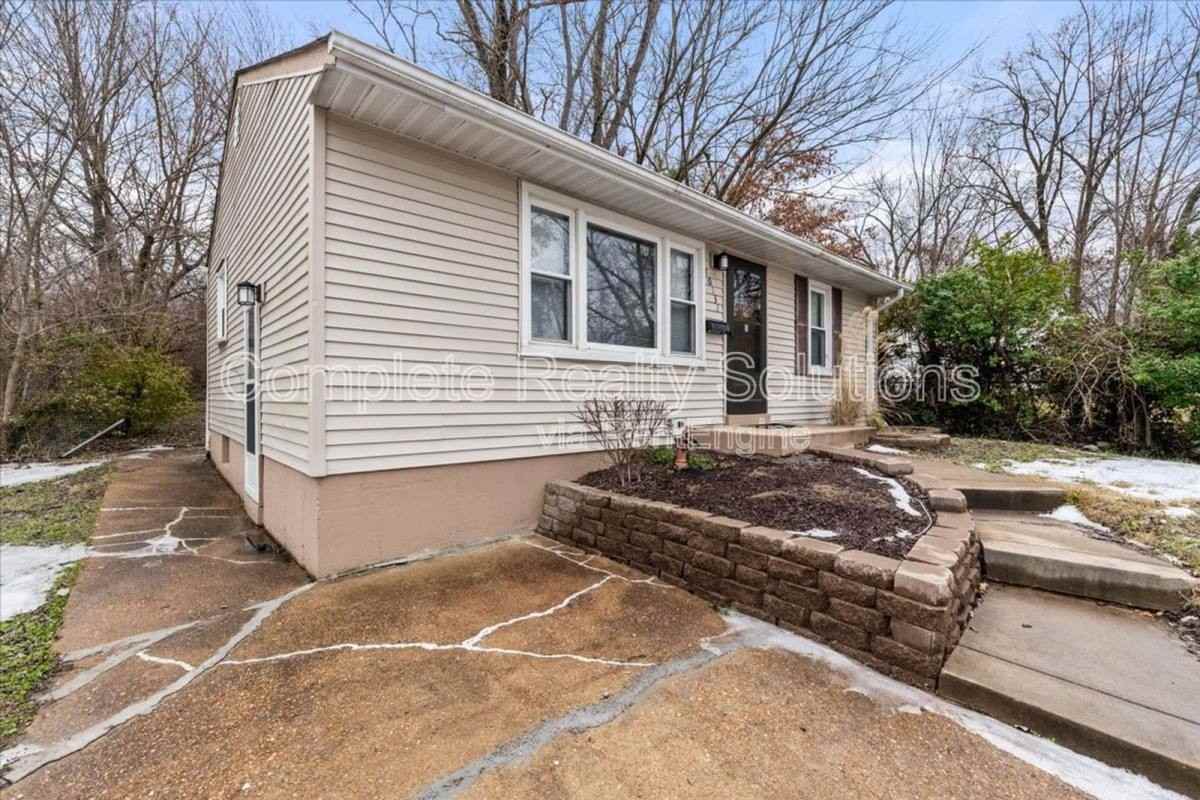 10132 Baron Dr - Photo 3 of 10