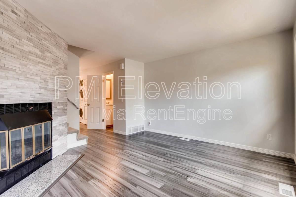 8976 W Dartmouth Pl - Photo 3 of 10