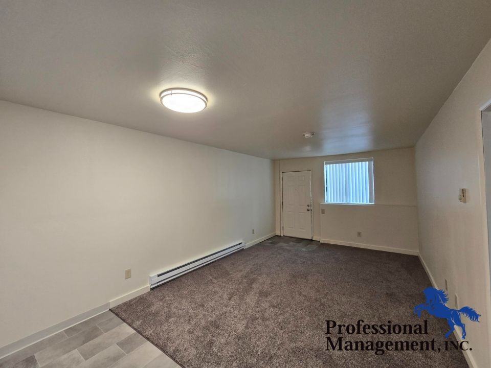 305 S 12th St W #G - Photo 2 of 8