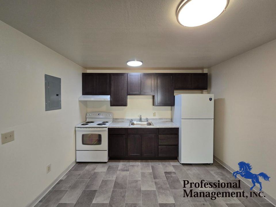 305 S 12th St W #G - Photo 3 of 8