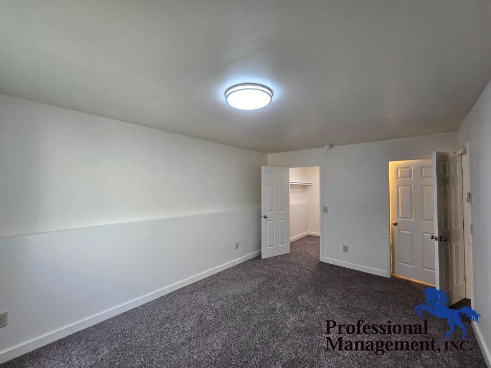 305 S 12th St W #G - Photo 5 of 8