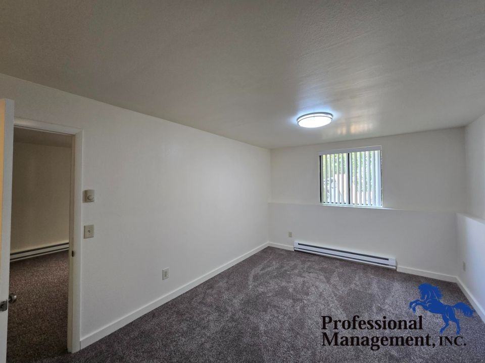 305 S 12th St W #G - Photo 6 of 8