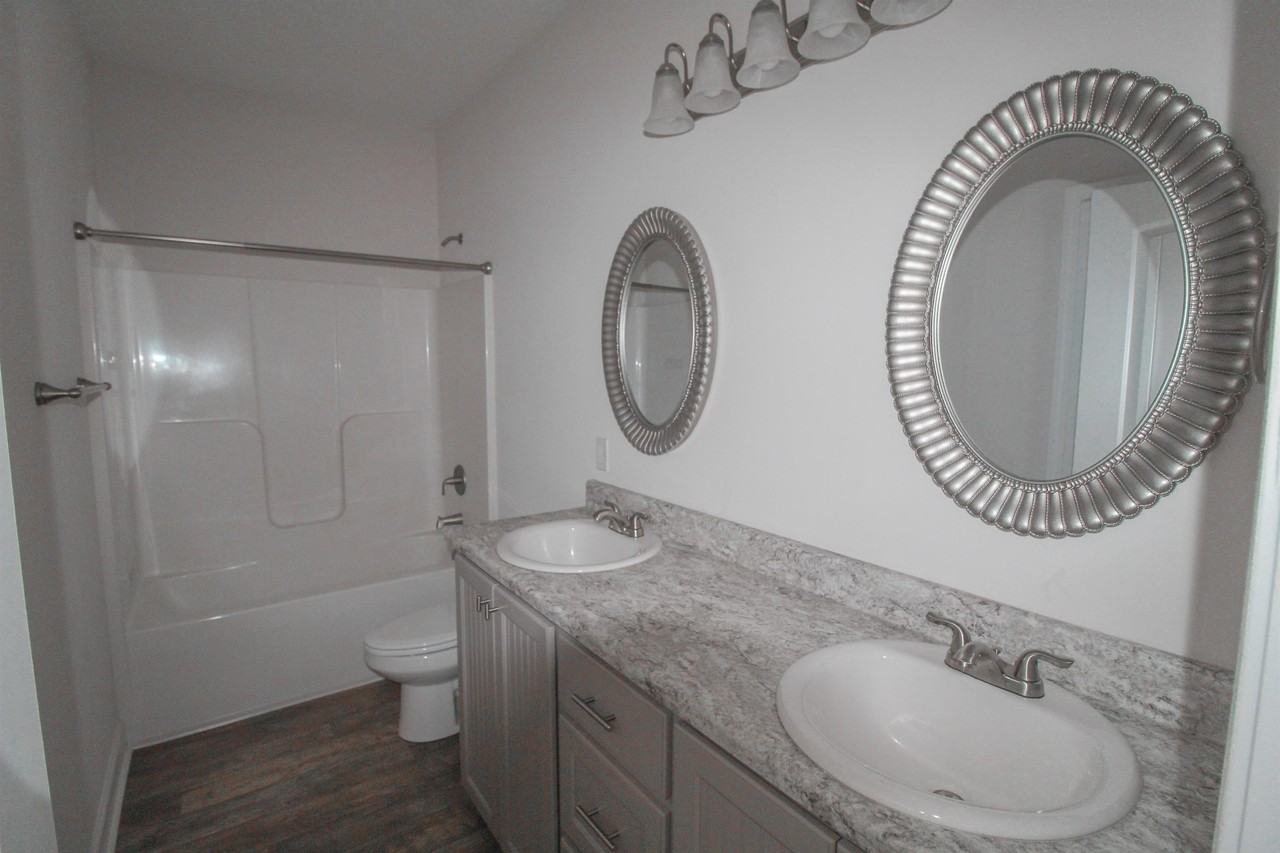 307 Four Seasons Dr - Photo 3 of 13