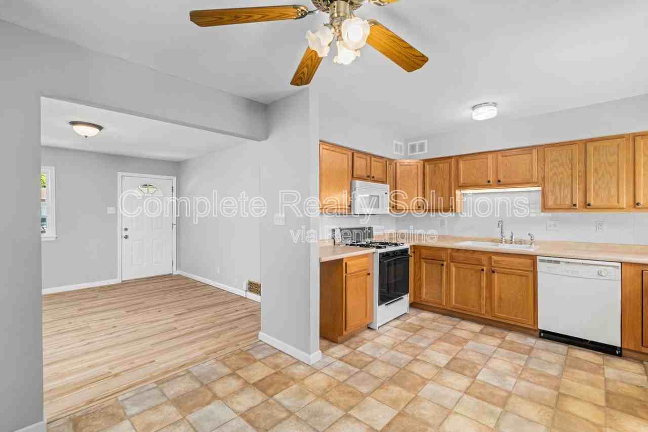 10423 Balmoral Dr - Photo 3 of 30