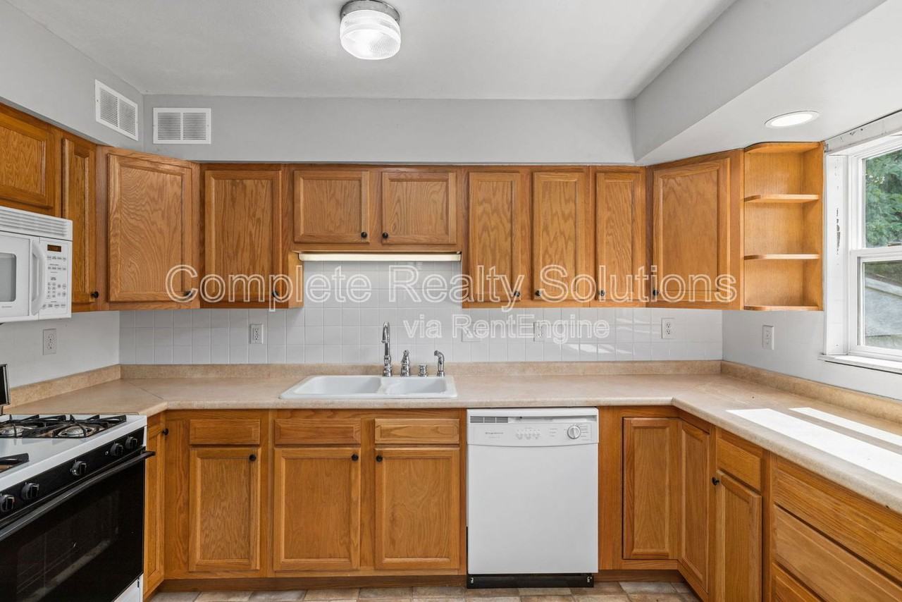 10423 Balmoral Dr - Photo 4 of 30