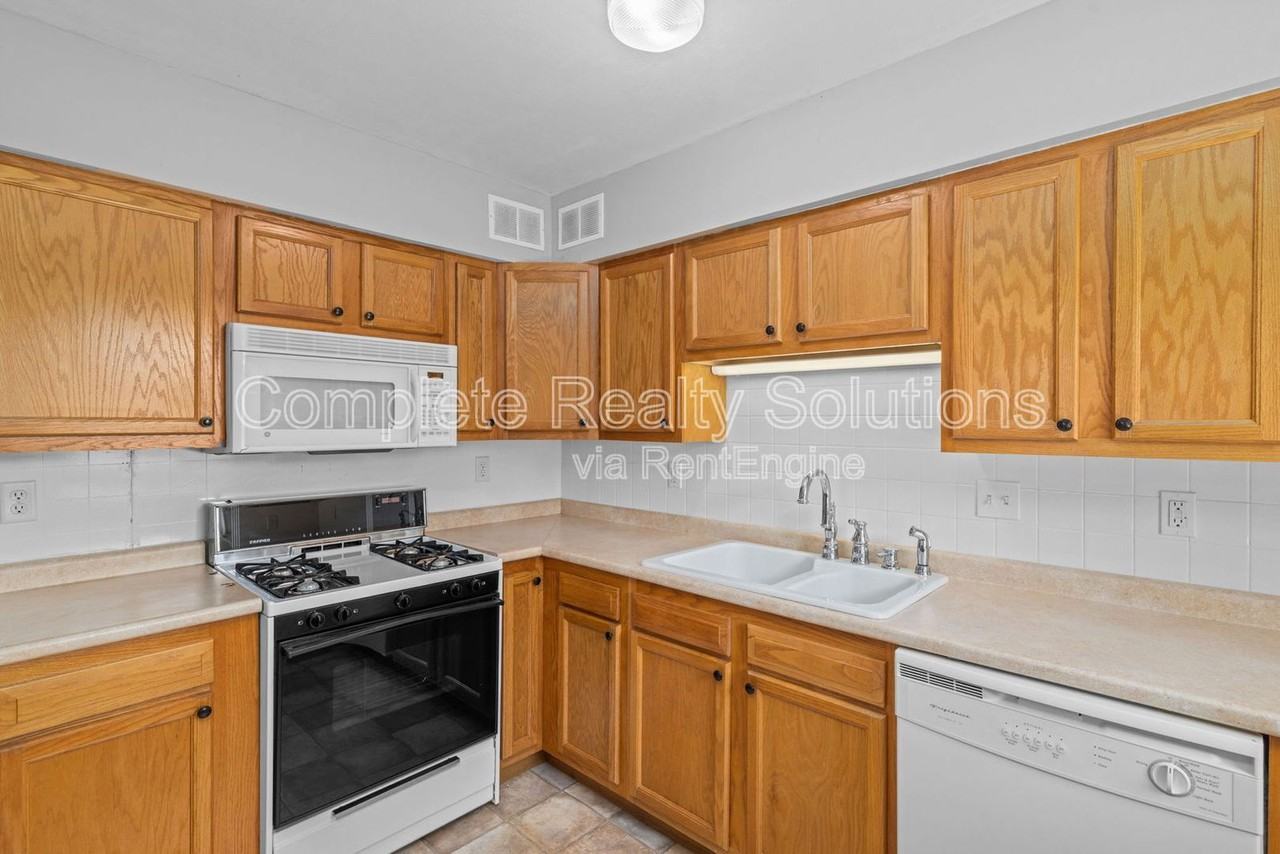 10423 Balmoral Dr - Photo 5 of 30