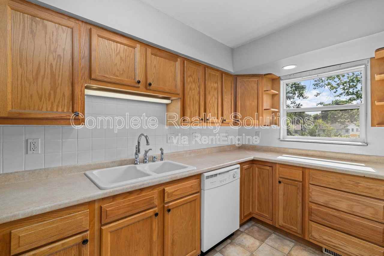 10423 Balmoral Dr - Photo 6 of 30