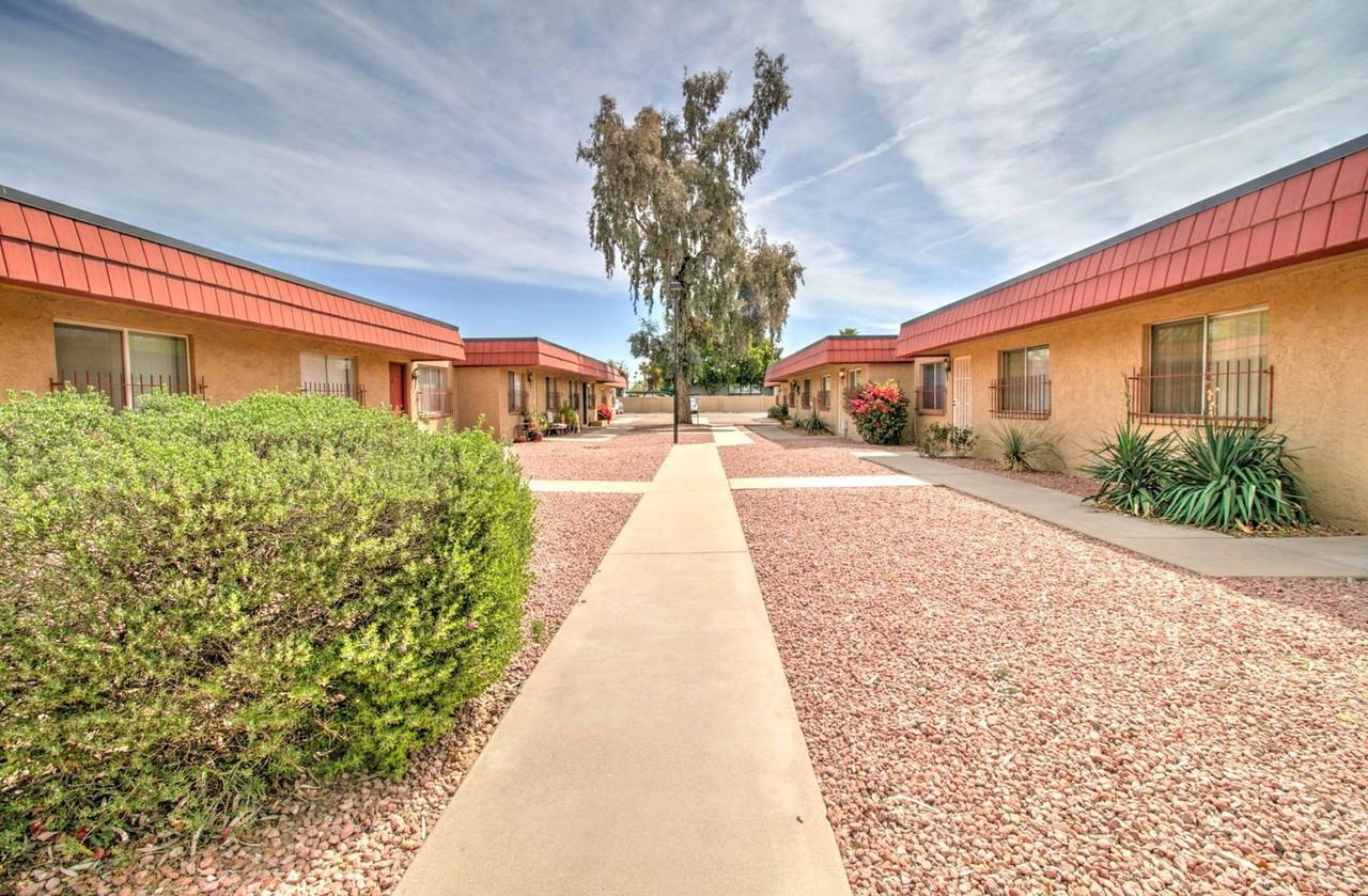 5323 N 19th Ave #13 - Photo 4 of 26