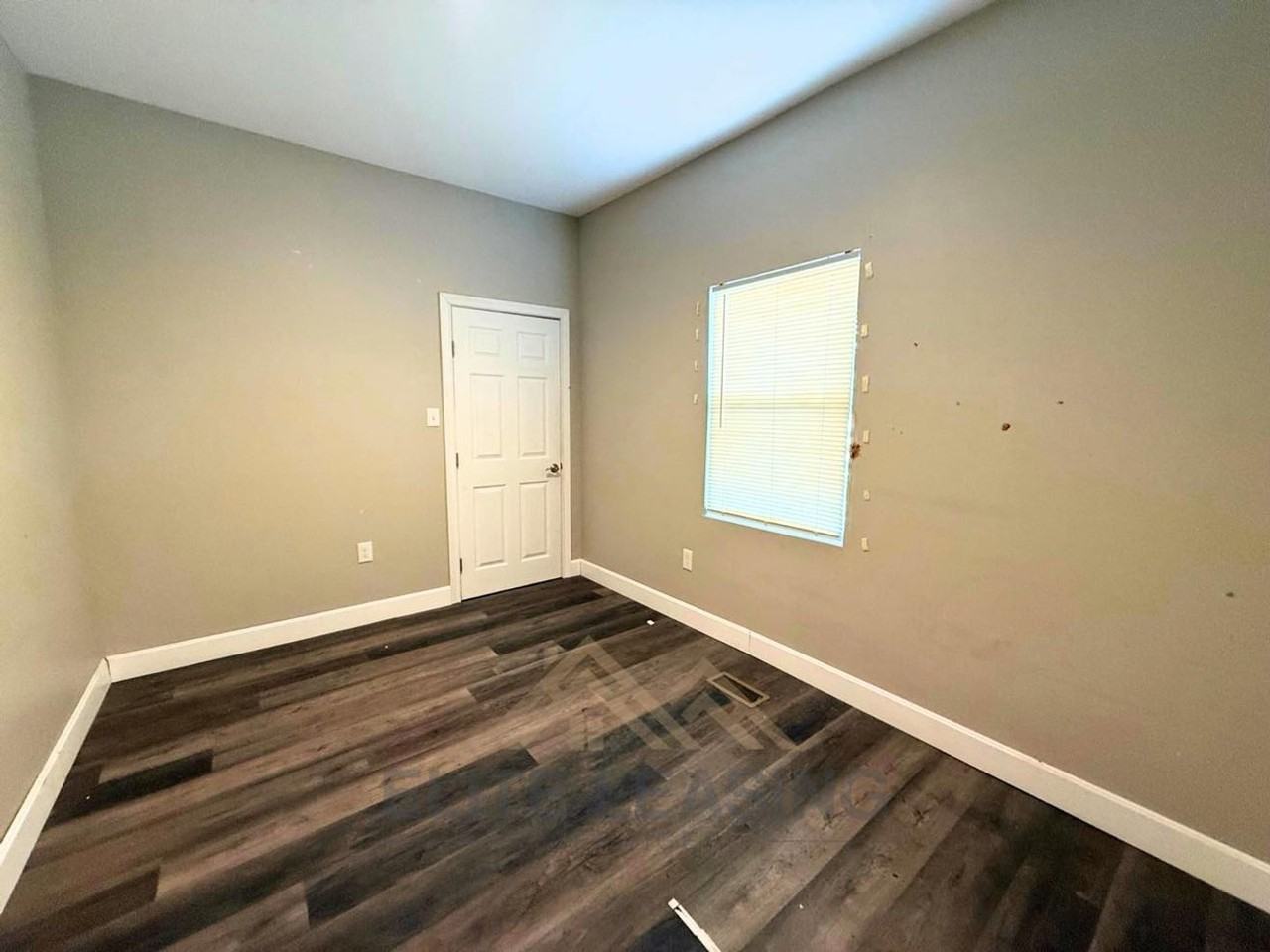 1255 SW Tyler St - Photo 6 of 9