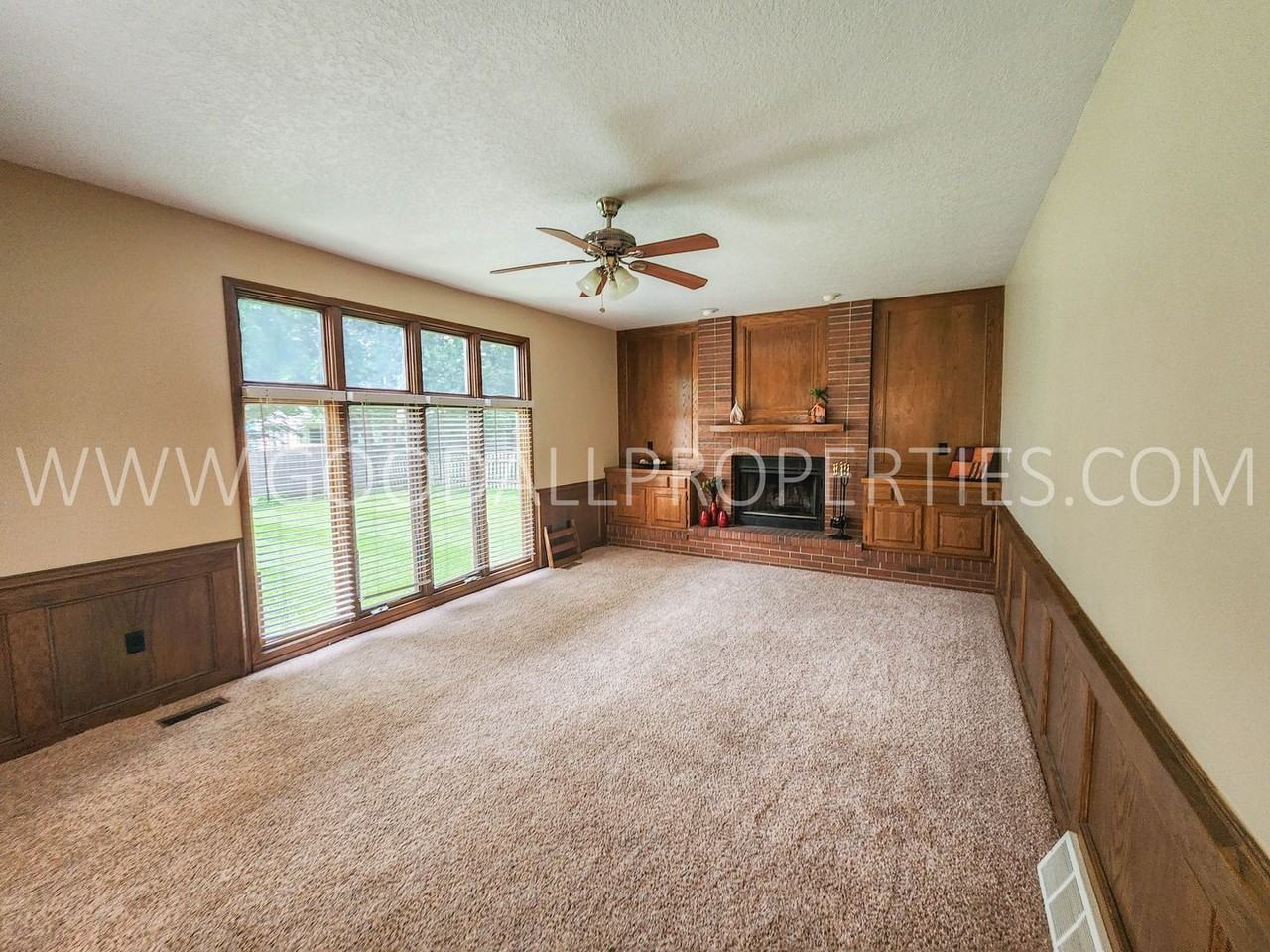 924 Prairie View Dr - Photo 3 of 48