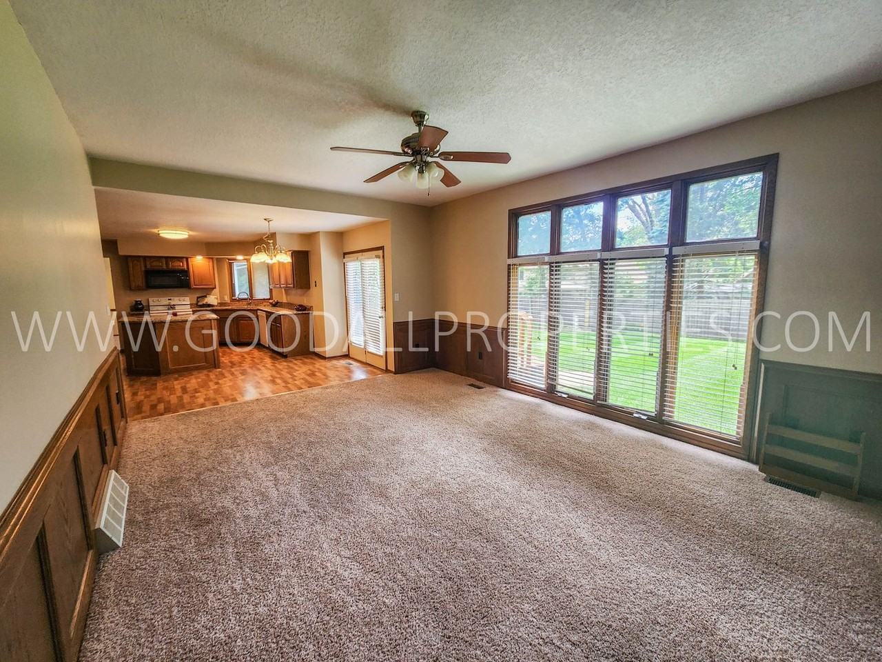 924 Prairie View Dr - Photo 4 of 48