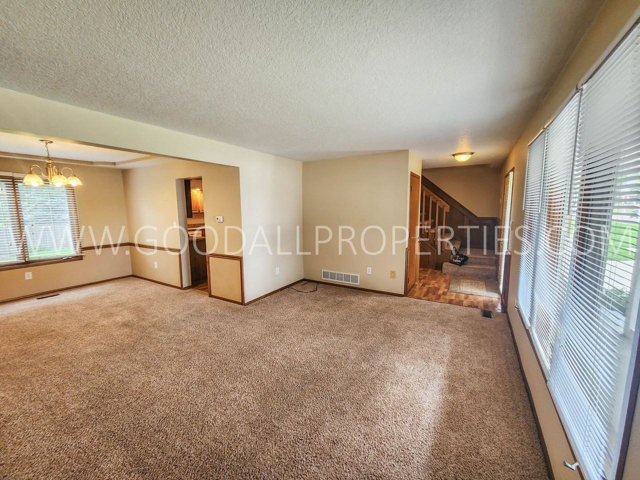 924 Prairie View Dr - Photo 6 of 48
