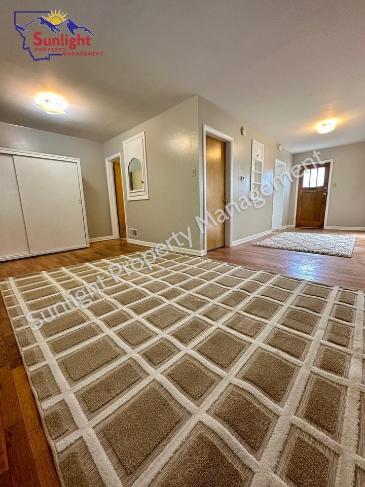 918 1/2 N 31st St - Photo 2 of 11