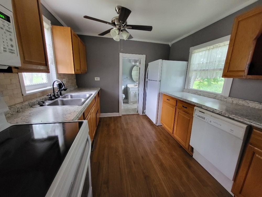 1033 E 6th Ave - Photo 3 of 8