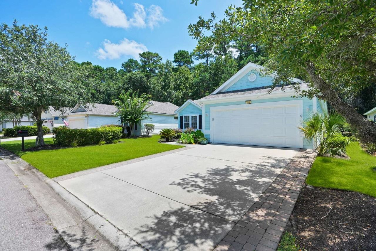 211 Hampton Cir - Photo 5 of 50