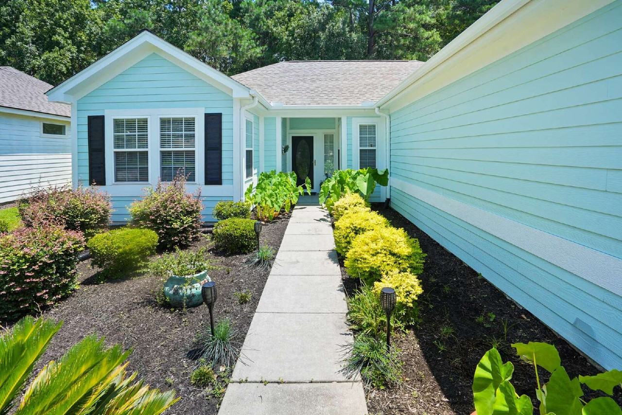 211 Hampton Cir - Photo 7 of 50