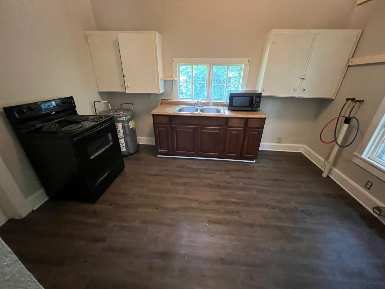 913 North Maple Street #B - Photo 2 of 4