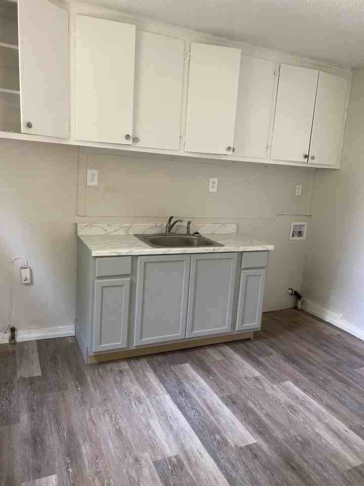 1901 Se Pennsylvania Ave #3 - Photo 3 of 5