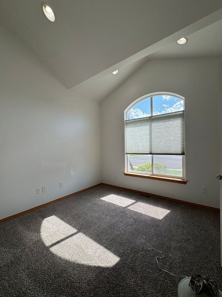 2210 N Clearview Dr - Photo 5 of 42