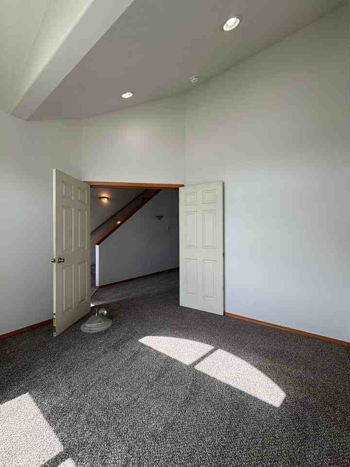 2210 N Clearview Dr - Photo 6 of 42