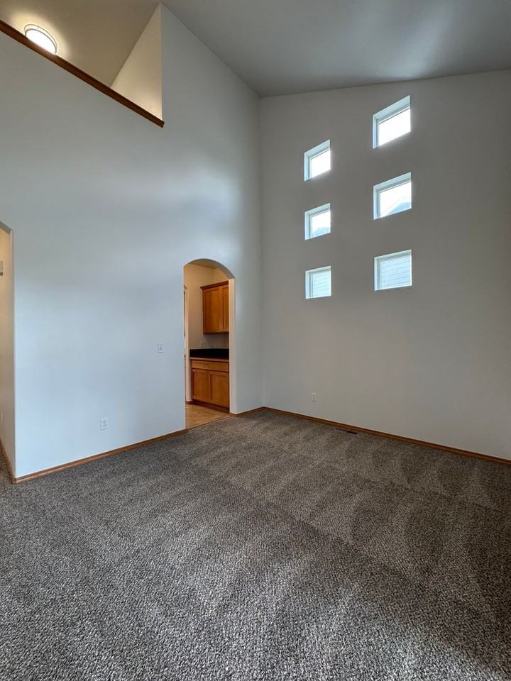 2210 N Clearview Dr - Photo 7 of 42