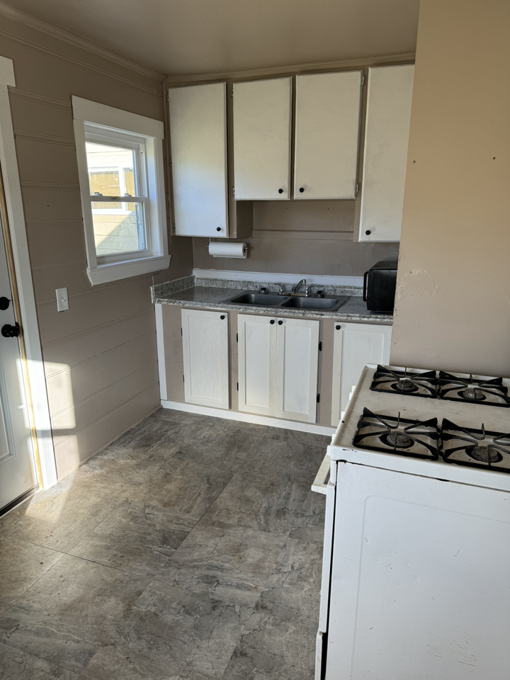 1711 Nw Ferris Ave #1 - Photo 2 of 6