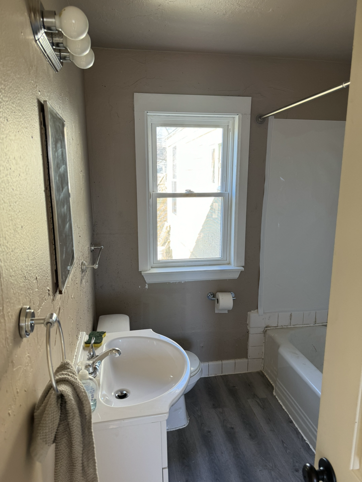 1711 Nw Ferris Ave #1 - Photo 4 of 6