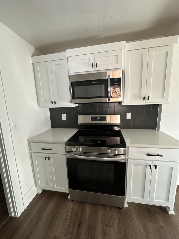 2308 Nw 16th St - Photo 3 of 13