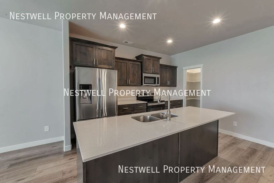 895 S 900 W - Photo 2 of 29