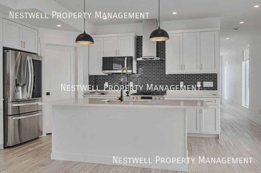 426 E Redondo Ave - Photo 2 of 44