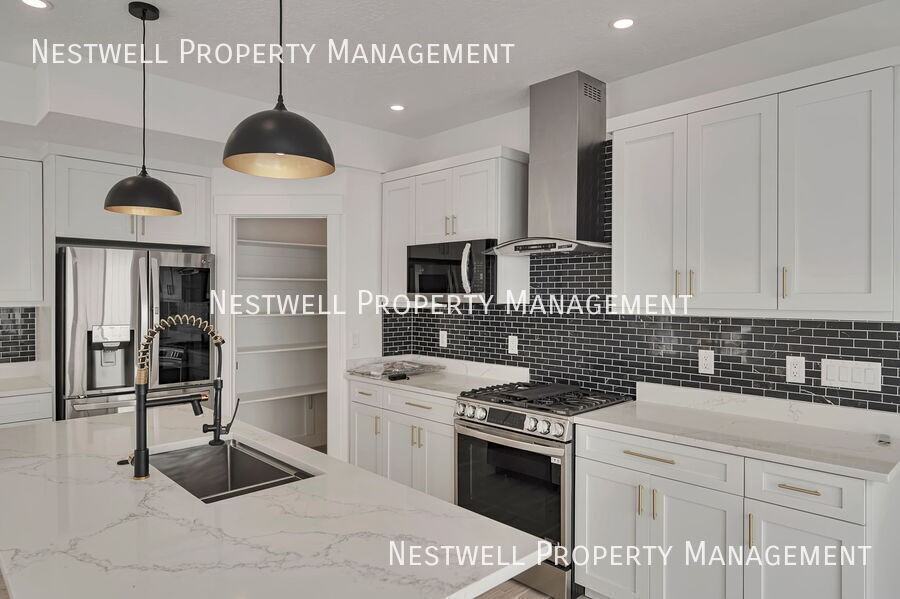 426 E Redondo Ave - Photo 3 of 44