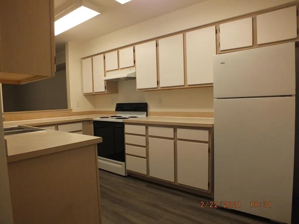 12549 28th Ave Ne #203 - Photo 2 of 11