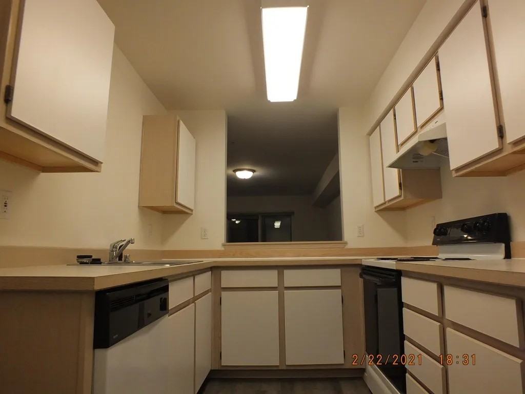 12549 28th Ave Ne #203 - Photo 3 of 11