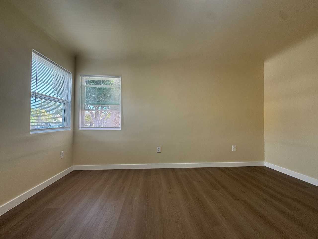 1717 Chestnut Ave #1717 - Photo 3 of 10