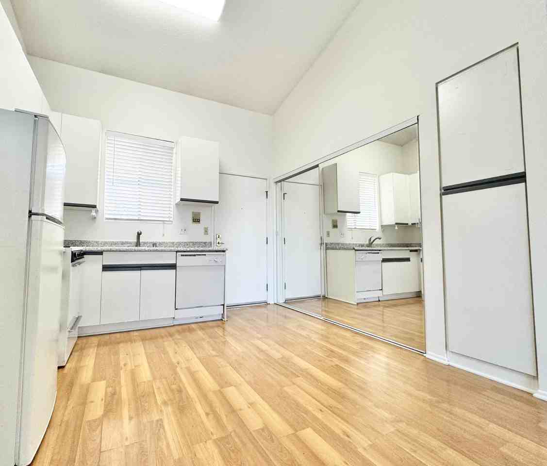 1221 Seward St #209 - Photo 2 of 10