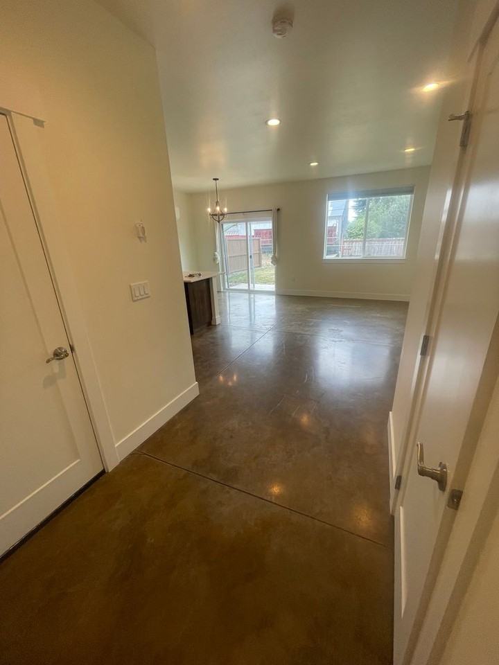 1909 River Rd #1909 - Photo 4 of 23