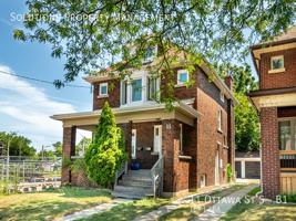 featured image of 11 Ottawa St S #B1