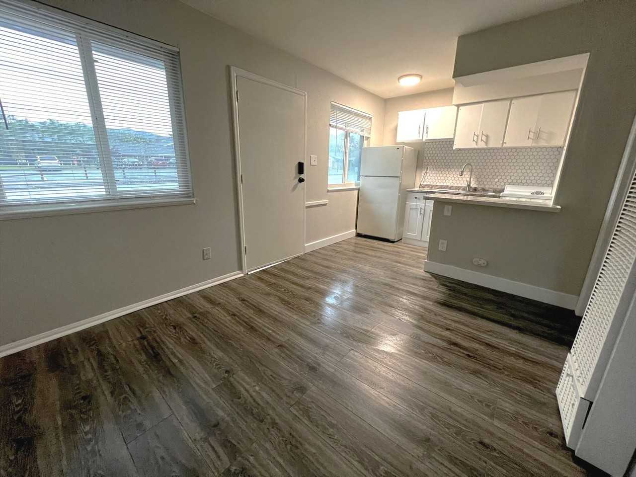 201 N 30th St - Photo 2 of 23