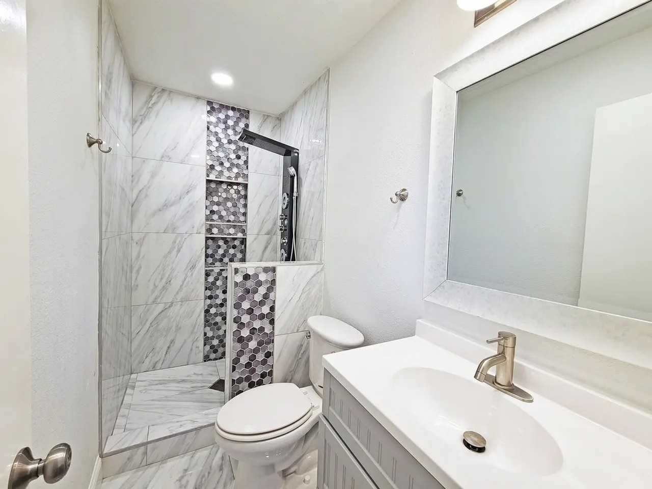 1244 Valencia Ln - Photo 4 of 5