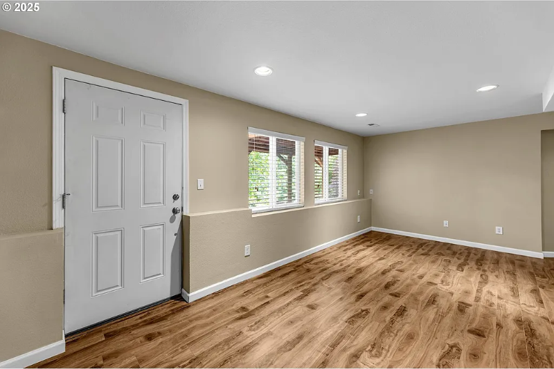 1320 Nw Maple Ln #B - Photo 3 of 16