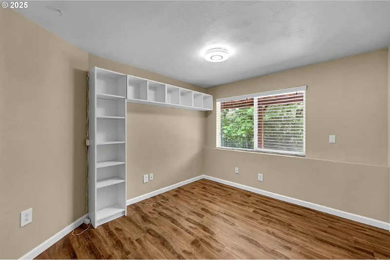 1320 Nw Maple Ln #B - Photo 5 of 16